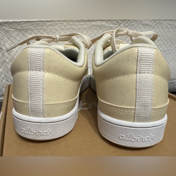 Allbirds NIB Limited Edition Vegan Plant Leather Sneakers in Natural White - Picture 4 of 9